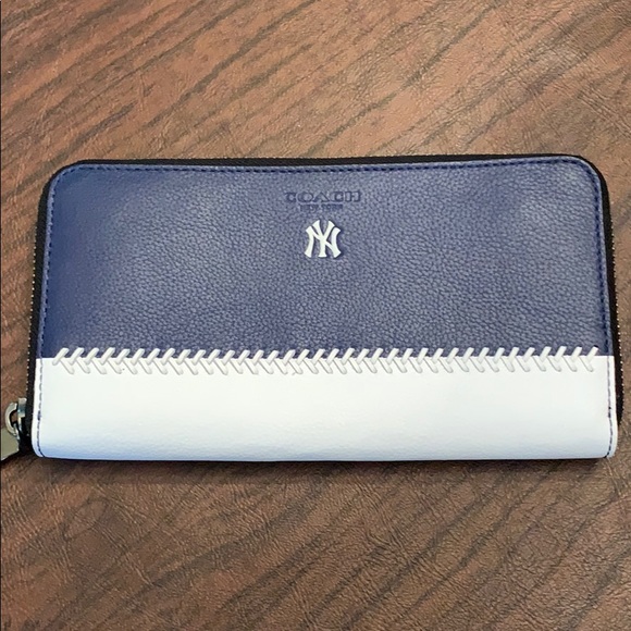 coach yankees wallet